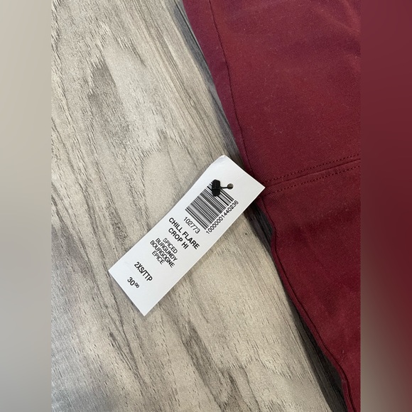 TNA cropped flare leggings in spiced burgundy - Picture 2 of 4